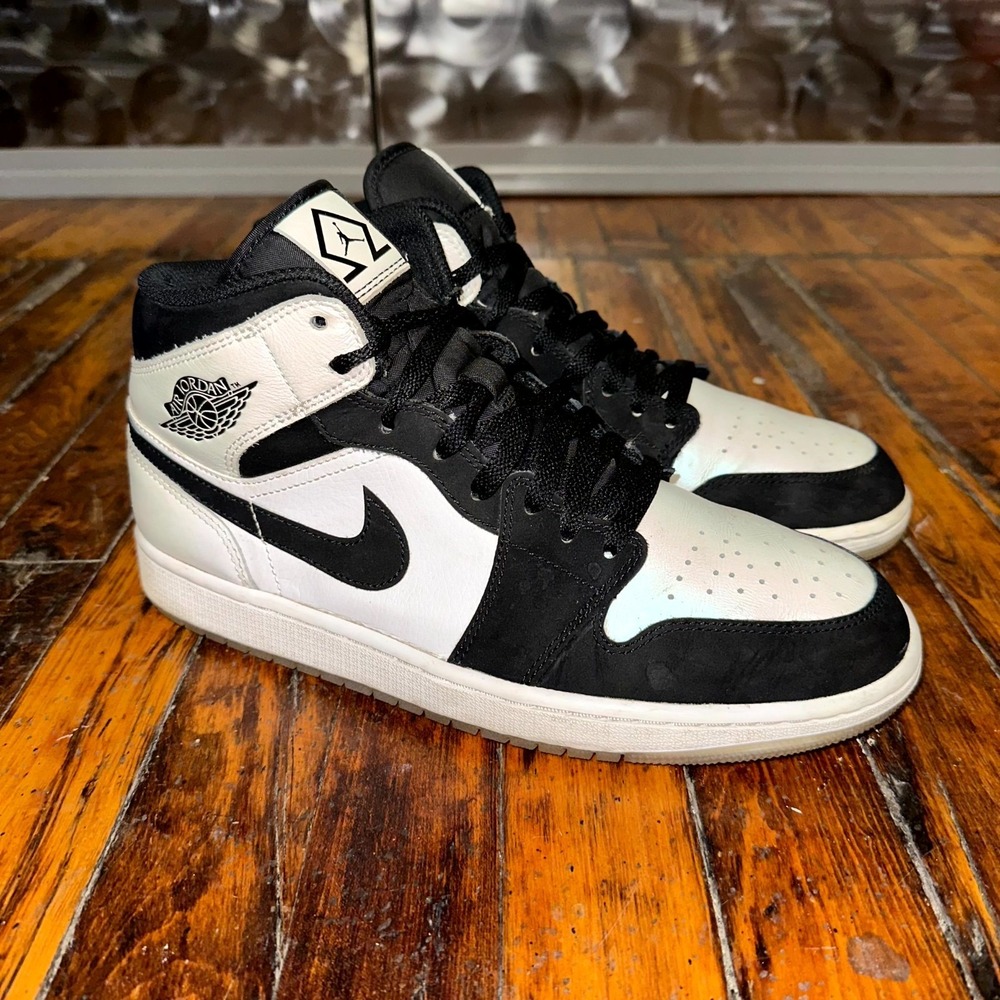 Nike Air Jordan 1 Mid SE Sneakers Men's Size 9.5 White Black Leather Lace Up
